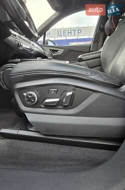Позашляховик / Кросовер Audi Q7 e-tron 2016 в 
