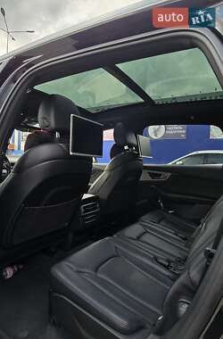 Позашляховик / Кросовер Audi Q7 e-tron 2016 в 