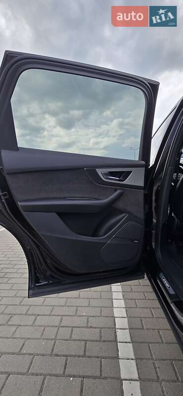 Позашляховик / Кросовер Audi Q7 e-tron 2016 в Шептицькому