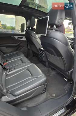 Позашляховик / Кросовер Audi Q7 e-tron 2016 в 