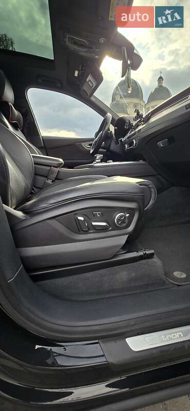 Позашляховик / Кросовер Audi Q7 e-tron 2016 в Шептицькому