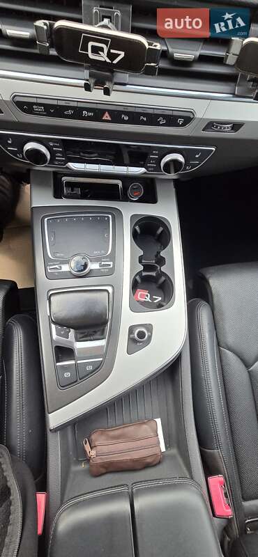 Позашляховик / Кросовер Audi Q7 e-tron 2016 в Шептицькому