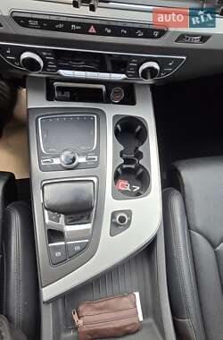 Позашляховик / Кросовер Audi Q7 e-tron 2016 в 