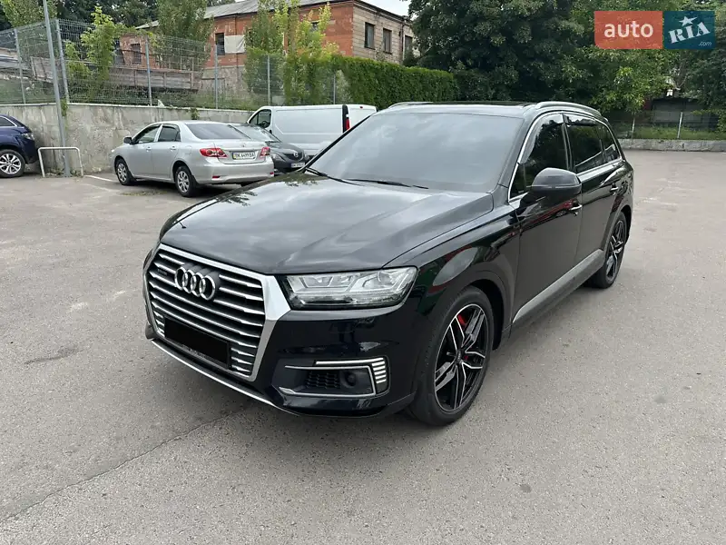 Внедорожник / Кроссовер Audi Q7 e-tron 2016 в 