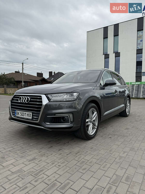 Позашляховик / Кросовер Audi Q7 e-tron 2017 в Рівному