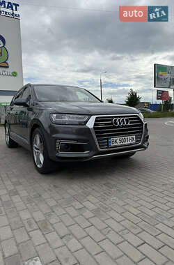 Внедорожник / Кроссовер Audi Q7 e-tron 2017 в 