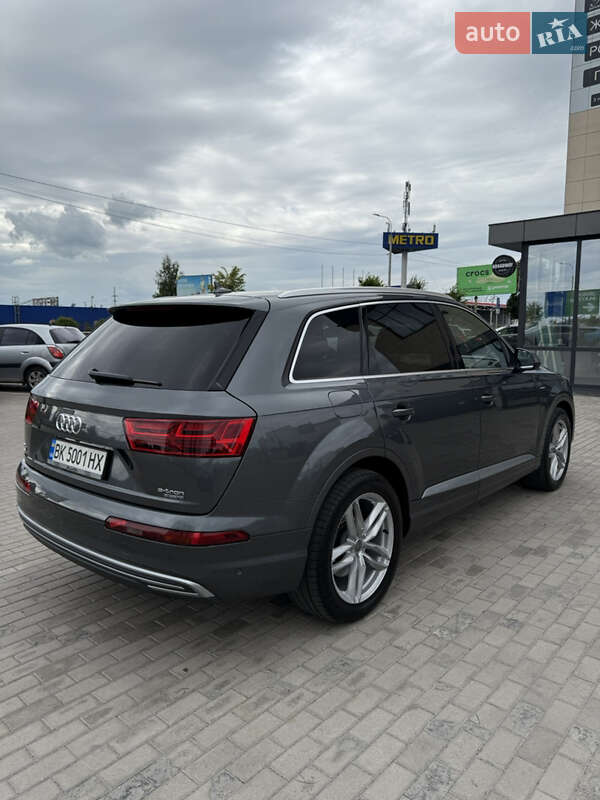 Позашляховик / Кросовер Audi Q7 e-tron 2017 в Рівному