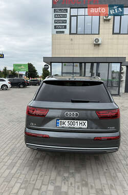 Внедорожник / Кроссовер Audi Q7 e-tron 2017 в 