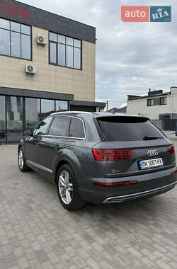 Внедорожник / Кроссовер Audi Q7 e-tron 2017 в 