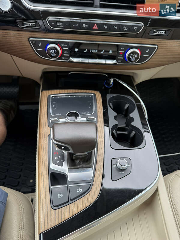 Позашляховик / Кросовер Audi Q7 e-tron 2017 в Рівному