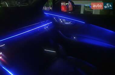 Позашляховик / Кросовер Audi Q7 e-tron 2016 в 