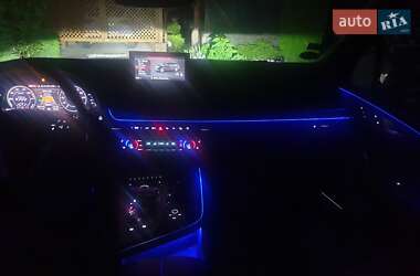 Позашляховик / Кросовер Audi Q7 e-tron 2016 в 