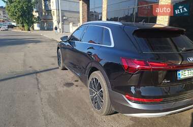 Позашляховик / Кросовер Audi Q7 e-tron 2019 в 