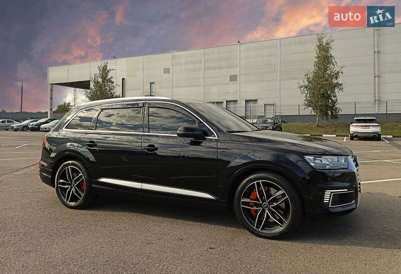 Позашляховик / Кросовер Audi Q7 e-tron 2016 в Рівному
