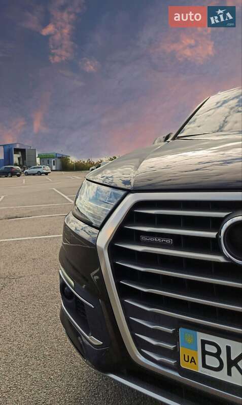 Позашляховик / Кросовер Audi Q7 e-tron 2016 в Рівному
