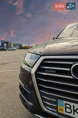 Внедорожник / Кроссовер Audi Q7 e-tron 2016 в 