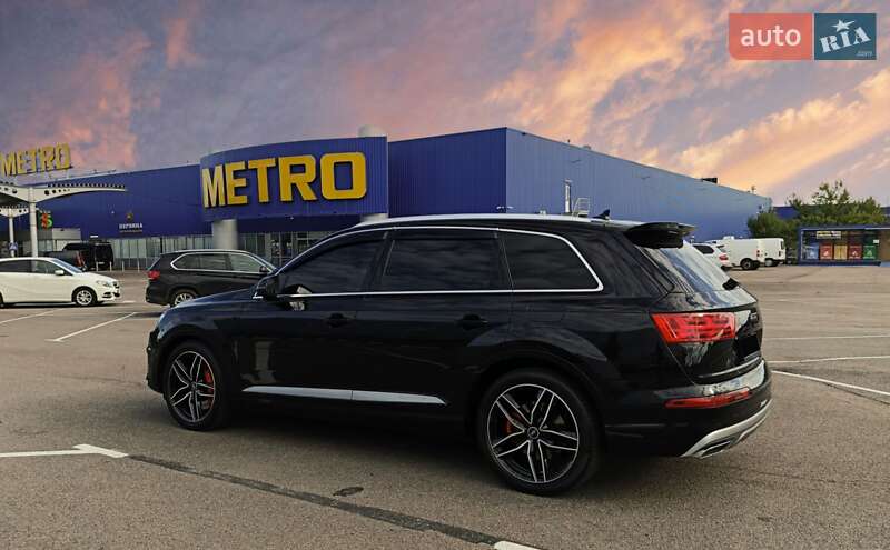 Позашляховик / Кросовер Audi Q7 e-tron 2016 в Рівному