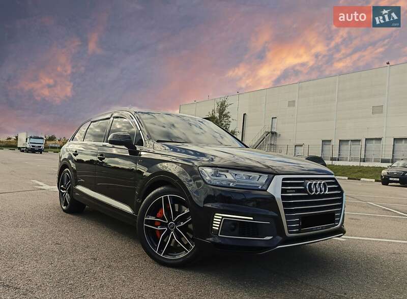 Внедорожник / Кроссовер Audi Q7 e-tron 2016 в 