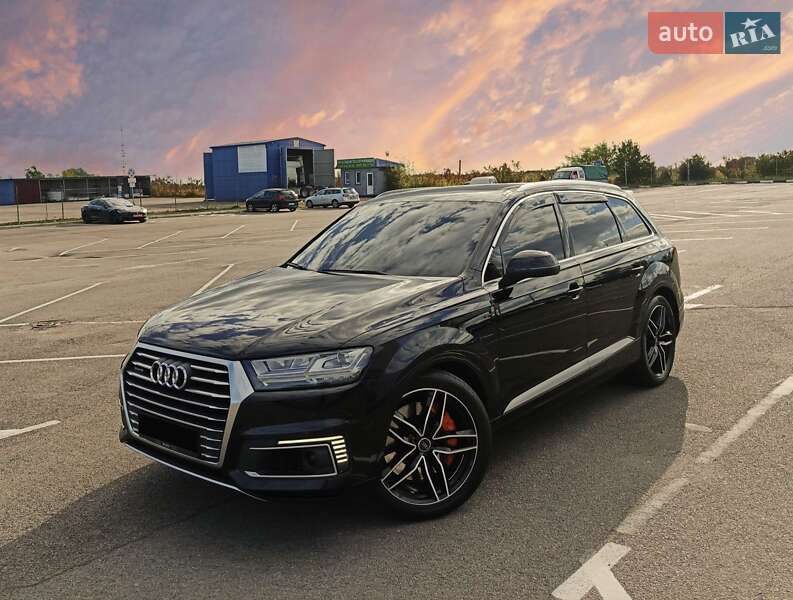 Позашляховик / Кросовер Audi Q7 e-tron 2016 в Рівному