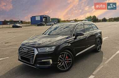 Внедорожник / Кроссовер Audi Q7 e-tron 2016 в 