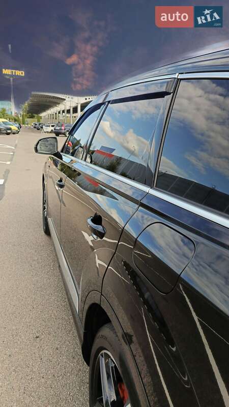 Позашляховик / Кросовер Audi Q7 e-tron 2016 в Рівному