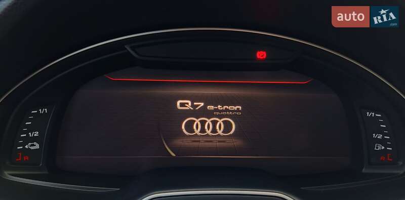 Позашляховик / Кросовер Audi Q7 e-tron 2016 в Рівному