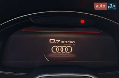 Внедорожник / Кроссовер Audi Q7 e-tron 2016 в 