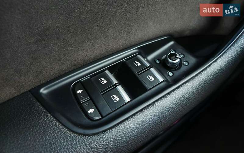 Позашляховик / Кросовер Audi Q7 e-tron 2016 в Рівному