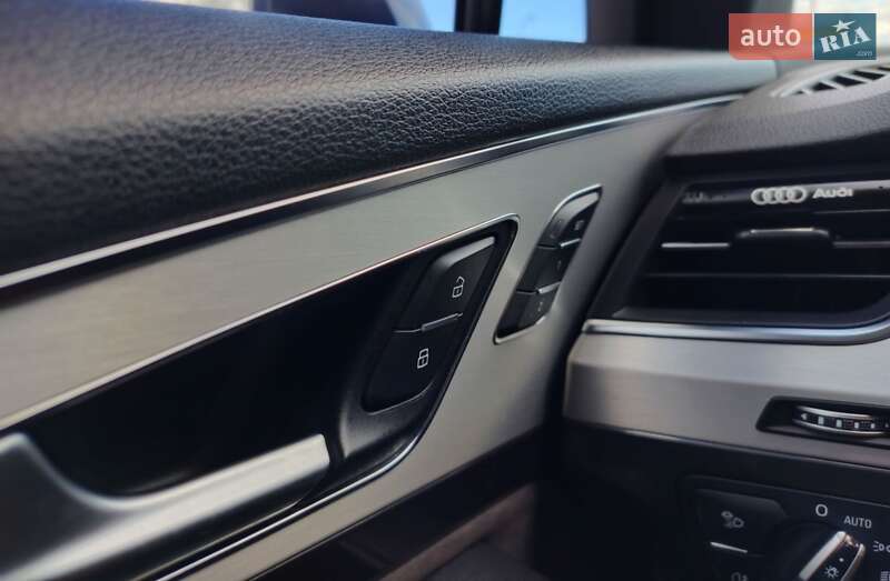 Позашляховик / Кросовер Audi Q7 e-tron 2016 в Рівному