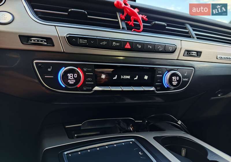 Позашляховик / Кросовер Audi Q7 e-tron 2016 в Рівному