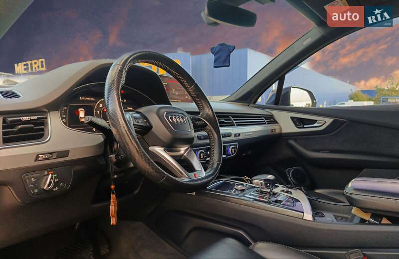 Позашляховик / Кросовер Audi Q7 e-tron 2016 в Рівному