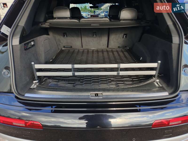 Позашляховик / Кросовер Audi Q7 e-tron 2016 в Рівному