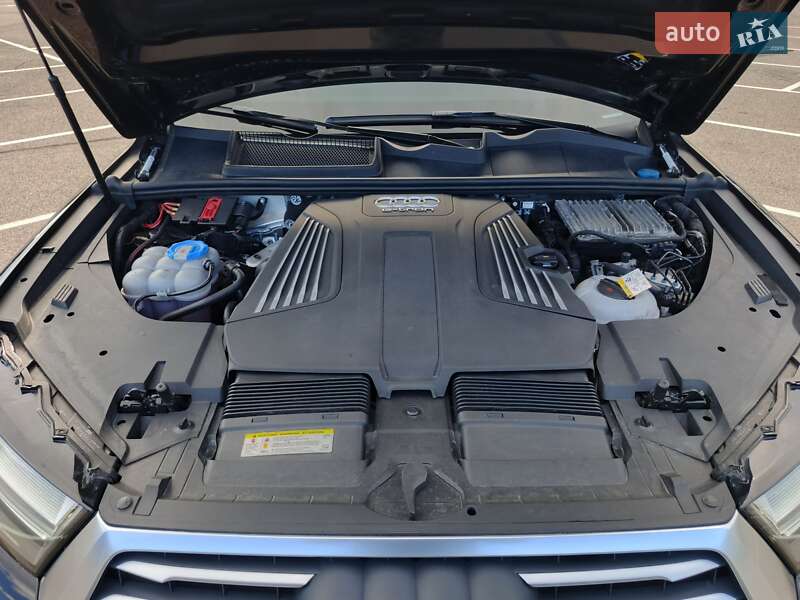 Позашляховик / Кросовер Audi Q7 e-tron 2016 в Рівному