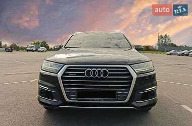 Внедорожник / Кроссовер Audi Q7 e-tron 2016 в 