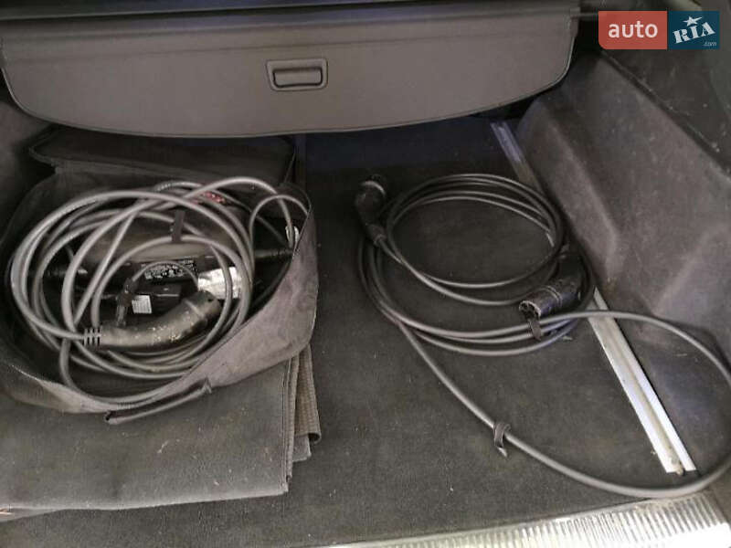 Позашляховик / Кросовер Audi Q7 e-tron 2016 в Ужгороді