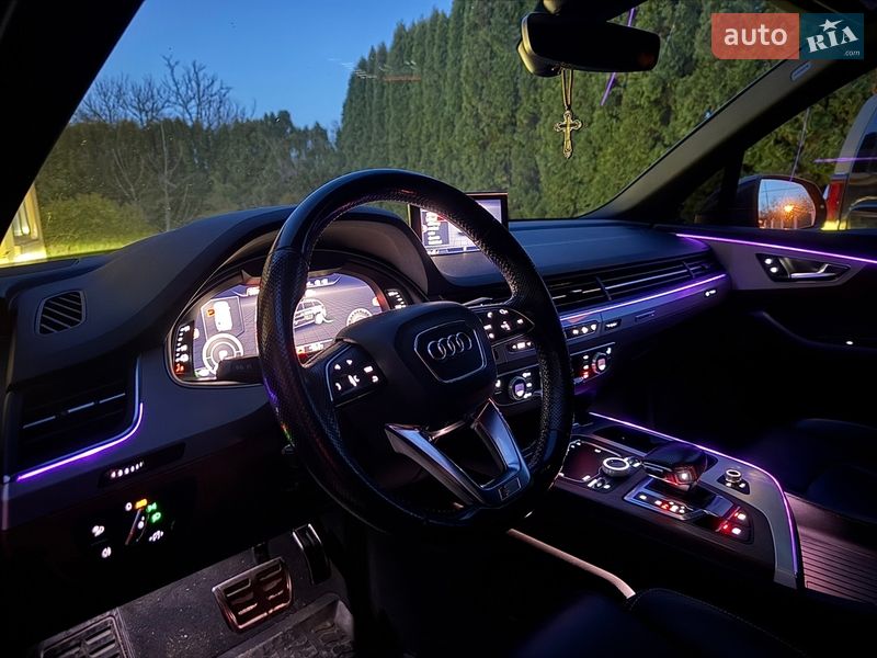 Позашляховик / Кросовер Audi Q7 e-tron 2016 в Ужгороді