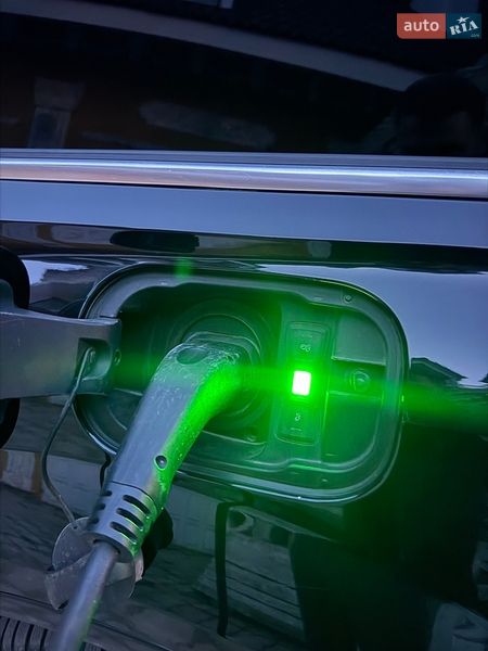 Позашляховик / Кросовер Audi Q7 e-tron 2016 в Ужгороді