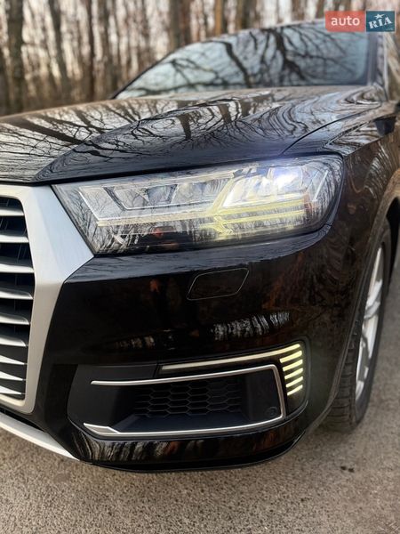 Позашляховик / Кросовер Audi Q7 e-tron 2016 в Ужгороді