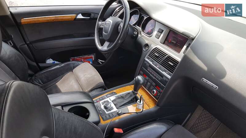 Позашляховик / Кросовер Audi Q7 2007 в Ужгороді