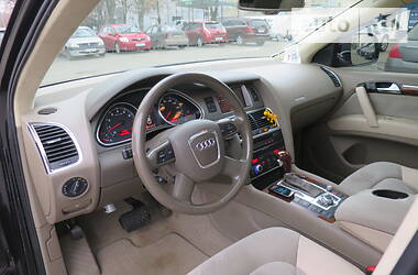 Позашляховик / Кросовер Audi Q7 2006 в 