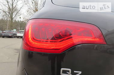 Позашляховик / Кросовер Audi Q7 2006 в 