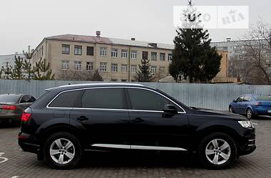 Позашляховик / Кросовер Audi Q7 2016 в 