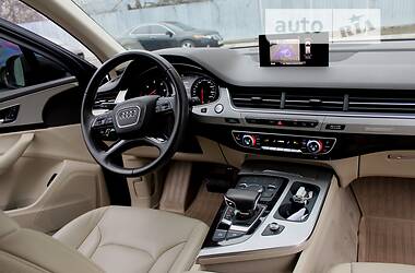 Позашляховик / Кросовер Audi Q7 2016 в 
