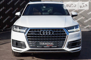 Позашляховик / Кросовер Audi Q7 2017 в 