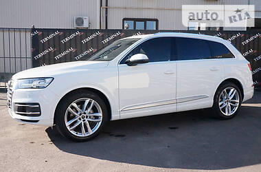 Позашляховик / Кросовер Audi Q7 2017 в 