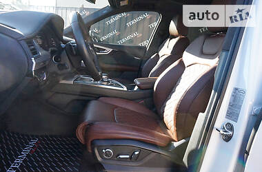 Позашляховик / Кросовер Audi Q7 2017 в 