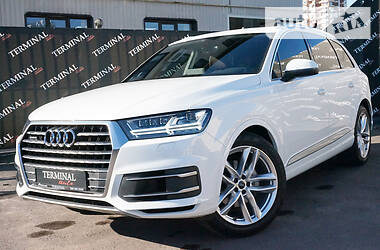 Позашляховик / Кросовер Audi Q7 2017 в 
