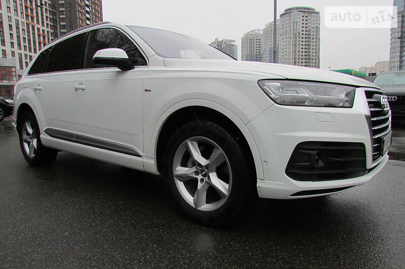 Позашляховик / Кросовер Audi Q7 2016 в Києві