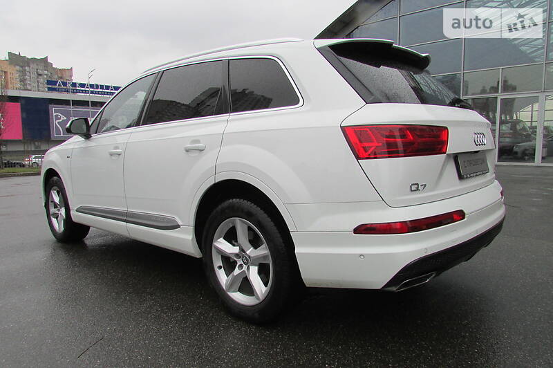 Позашляховик / Кросовер Audi Q7 2016 в Києві