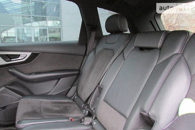 Позашляховик / Кросовер Audi Q7 2016 в Києві